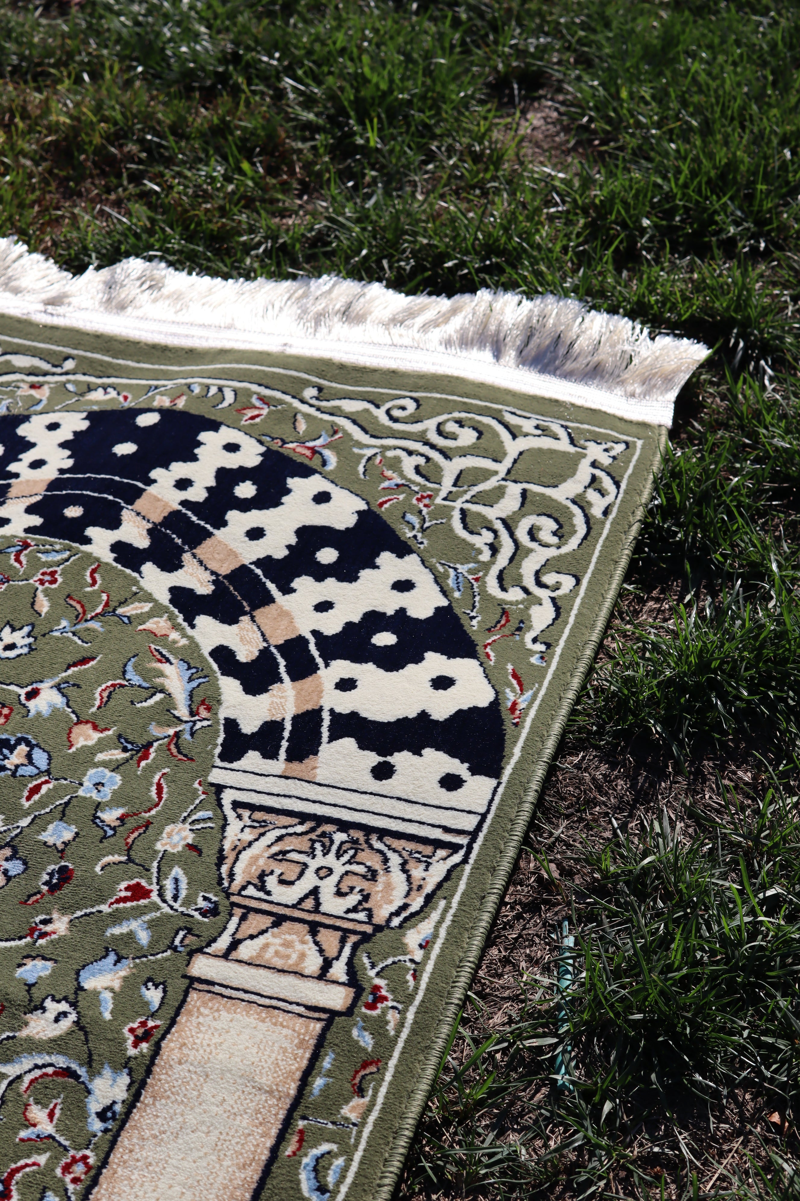 Medina Pillar Carpet 2309-Green by Burdaclothing