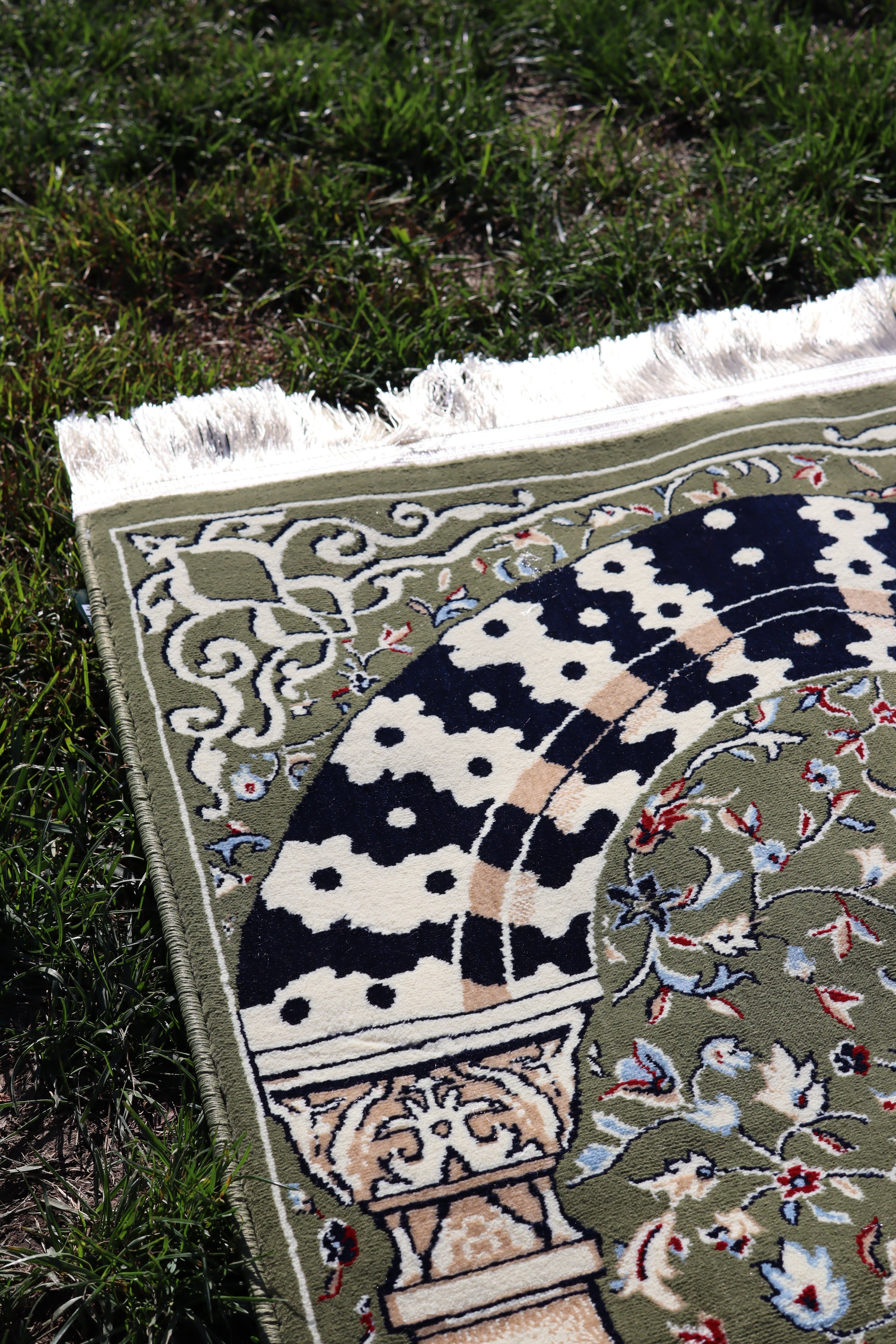 Medina Pillar Carpet 2309-Green by Burdaclothing