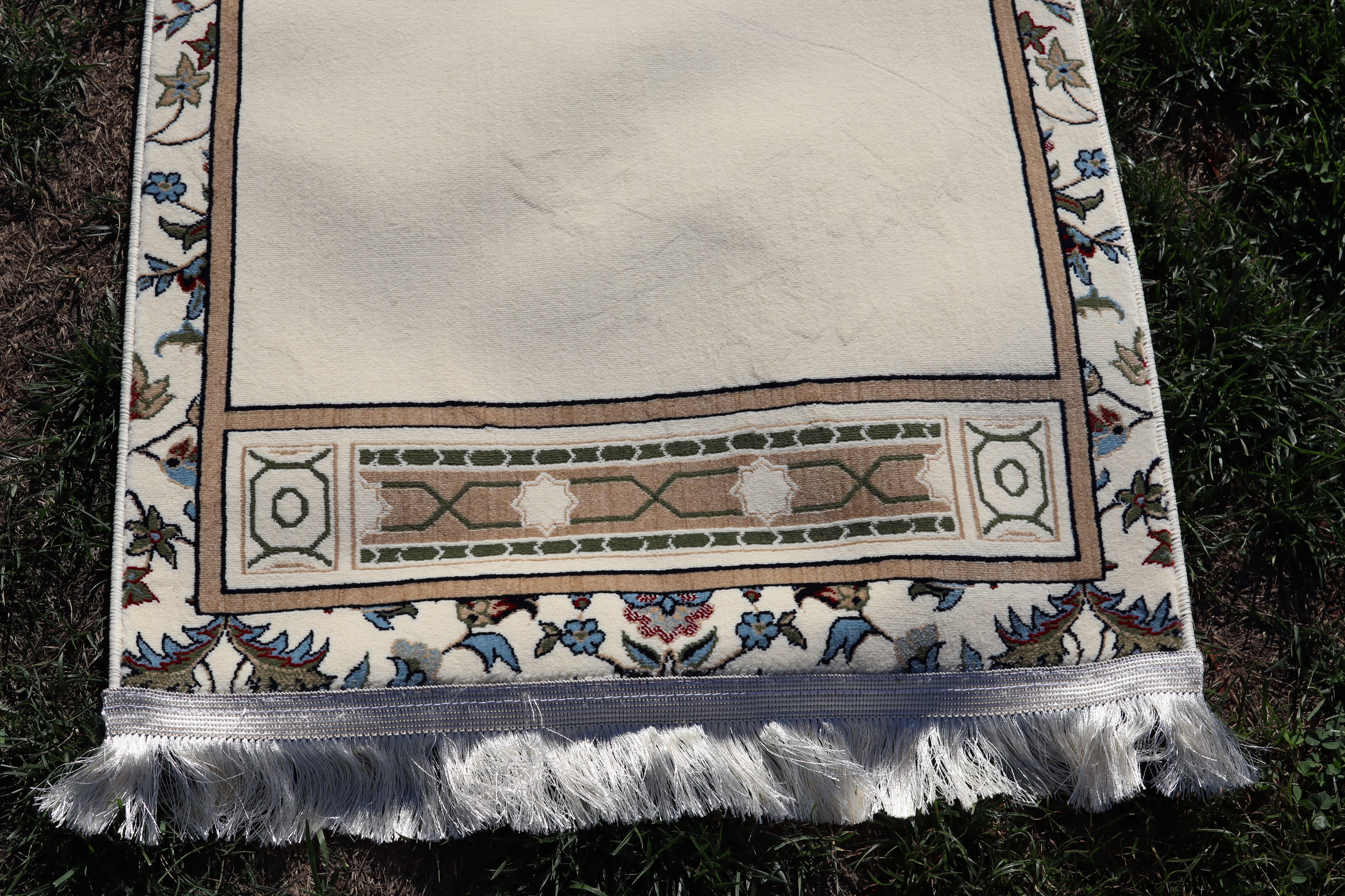 Medina Classic Carpet-Cream