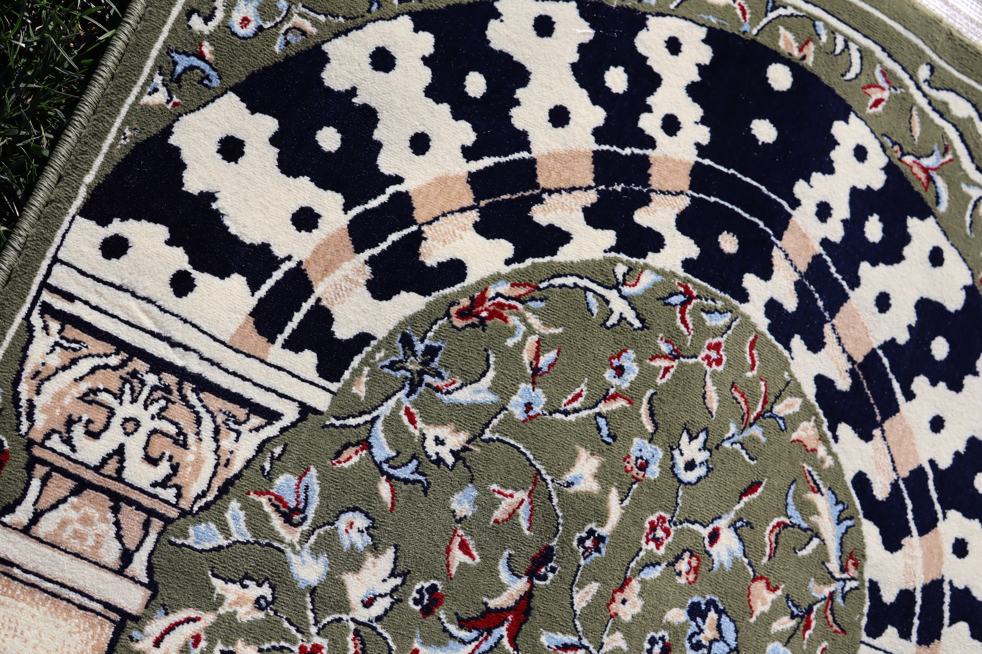 Medina Pillar Carpet 2309-Green by Burdaclothing