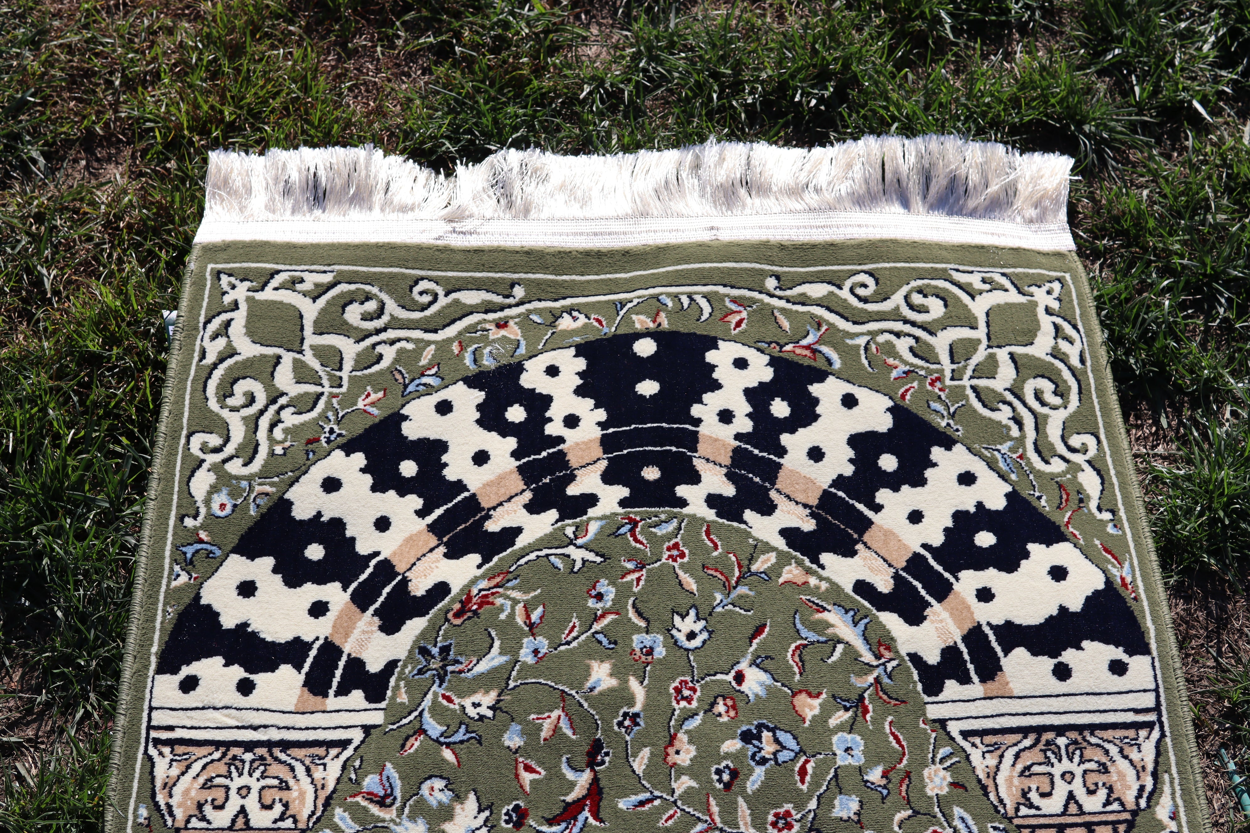 Medina Pillar Carpet 2309-Green by Burdaclothing