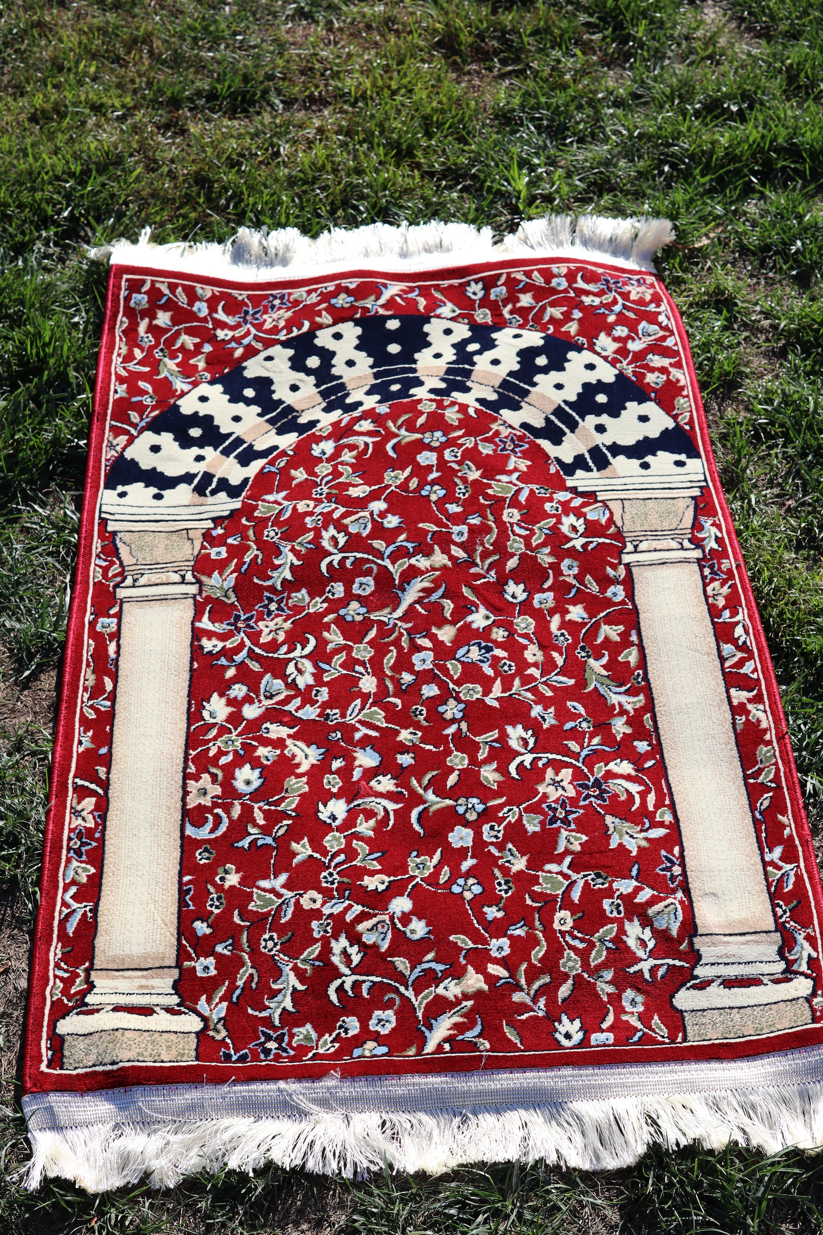 Medina Pillar Carpet 2309-Red by Burdaclothing