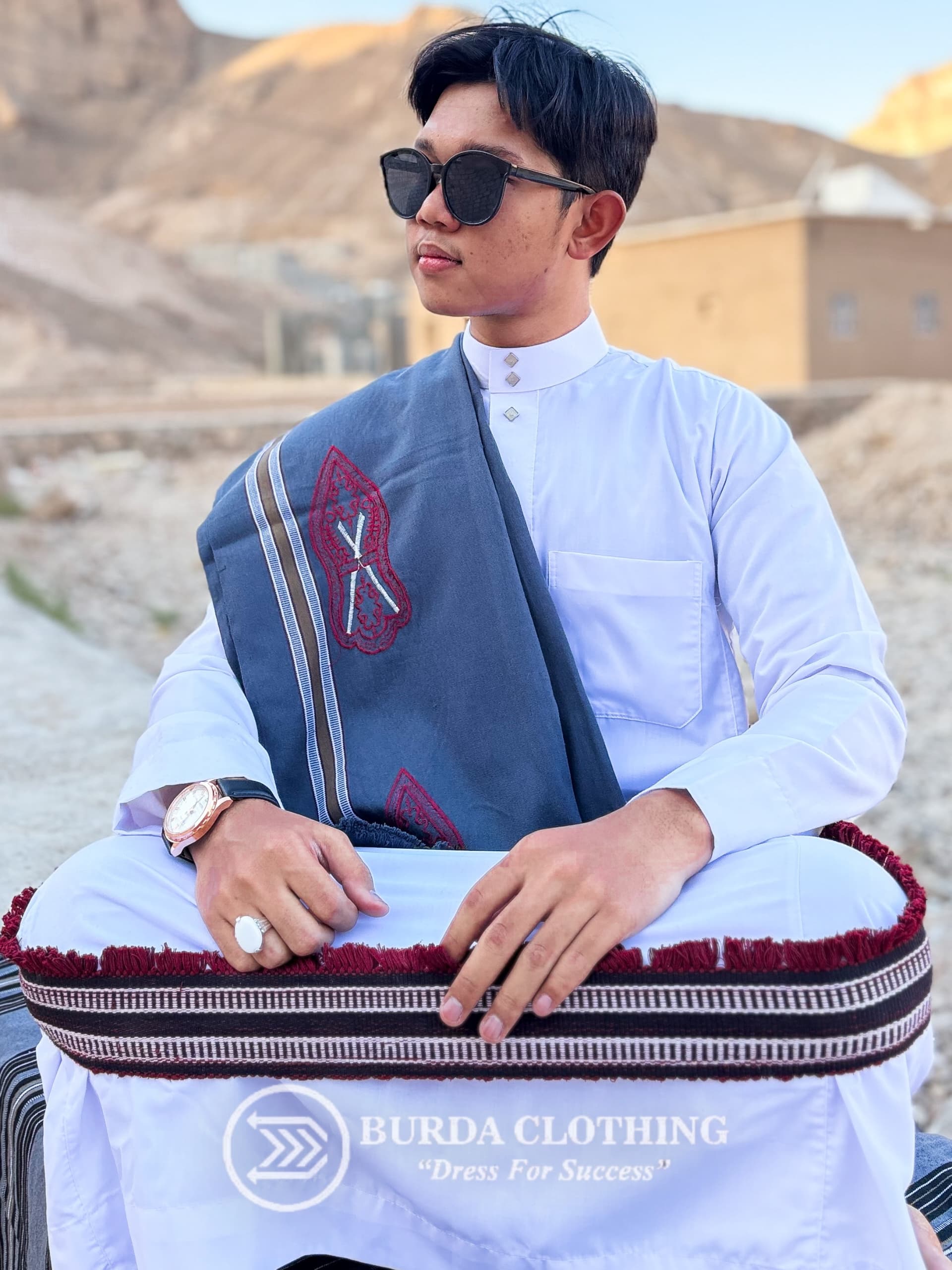 Yemeni Shawls Pleated Dark Gray by Burdaclothing